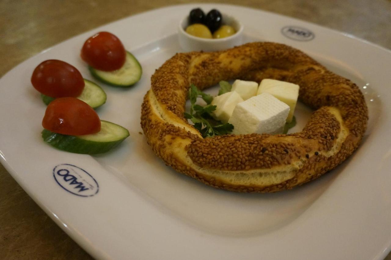 Phosphorion Hotel Istanbul Exterior photo Simit with kaymak