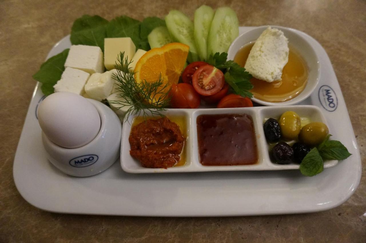 Phosphorion Hotel Istanbul Exterior photo A traditional Turkish breakfast