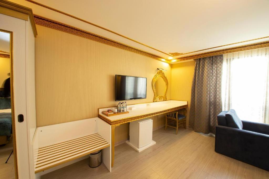 Phosphorion Hotel Istanbul Exterior photo A room at the hotel