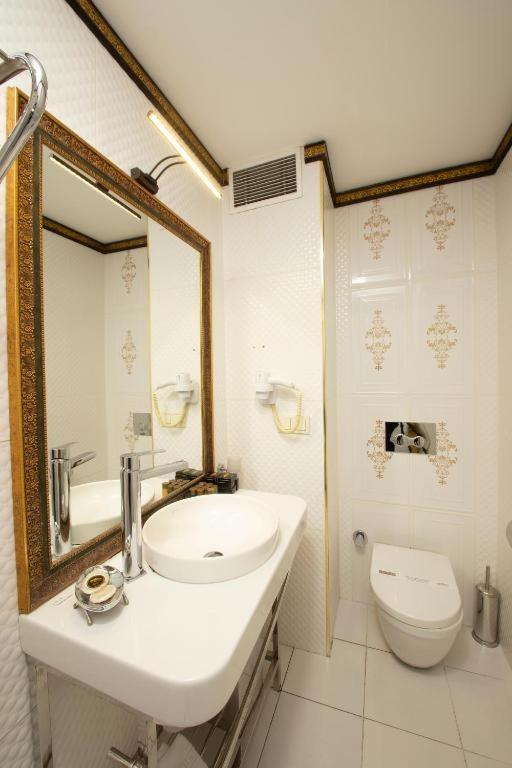 Phosphorion Hotel Istanbul Exterior photo Bathroom