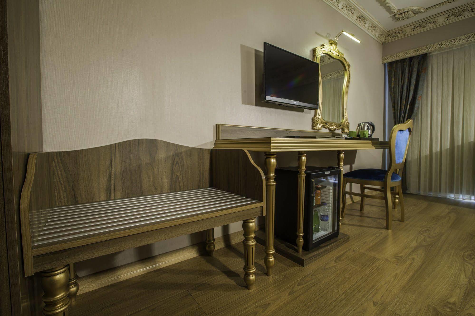 Phosphorion Hotel Istanbul Exterior photo A room at the hotel