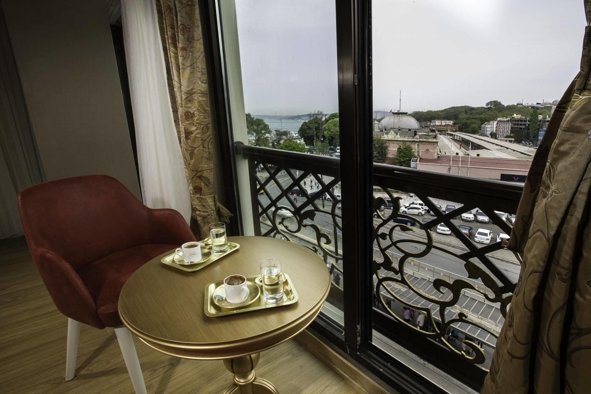 Phosphorion Hotel Istanbul Exterior photo A room at the hotel