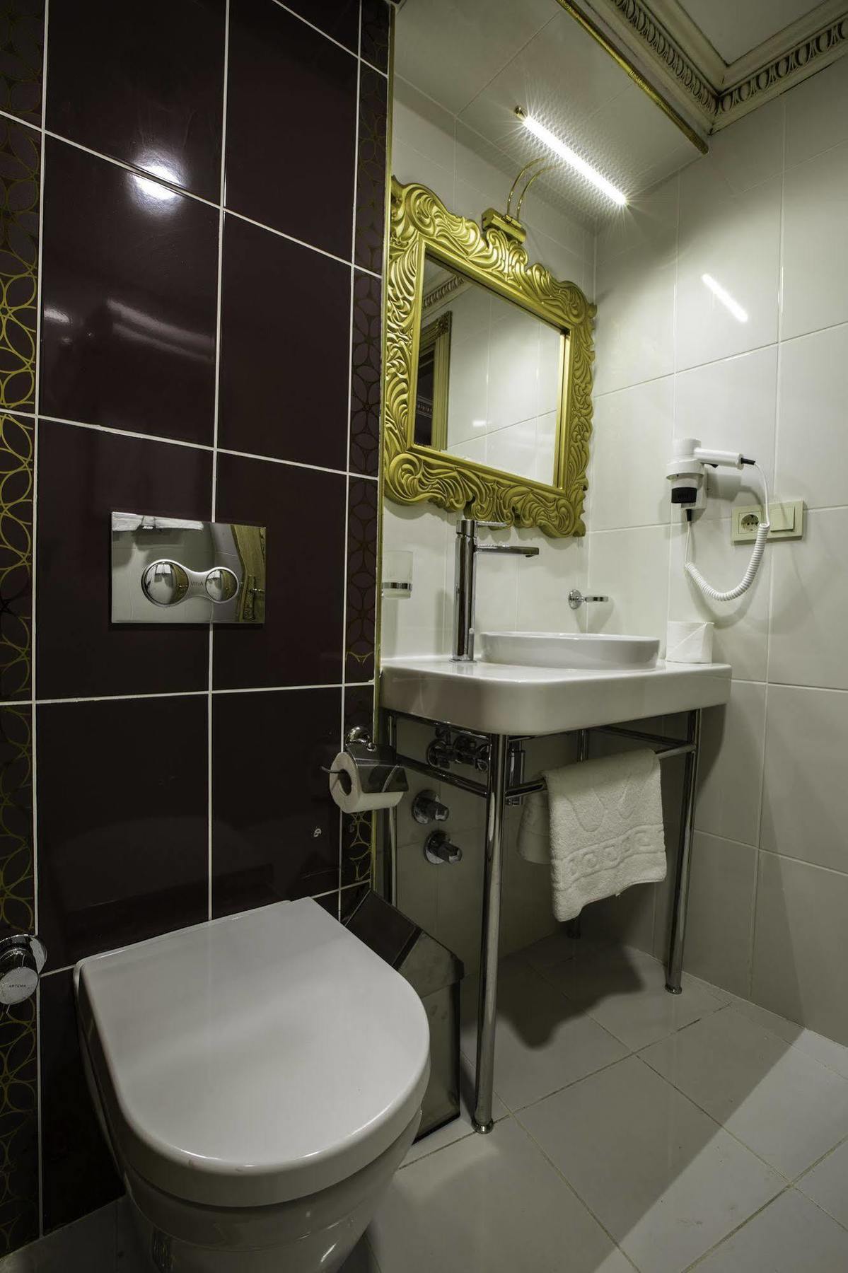 Phosphorion Hotel Istanbul Exterior photo Bathroom
