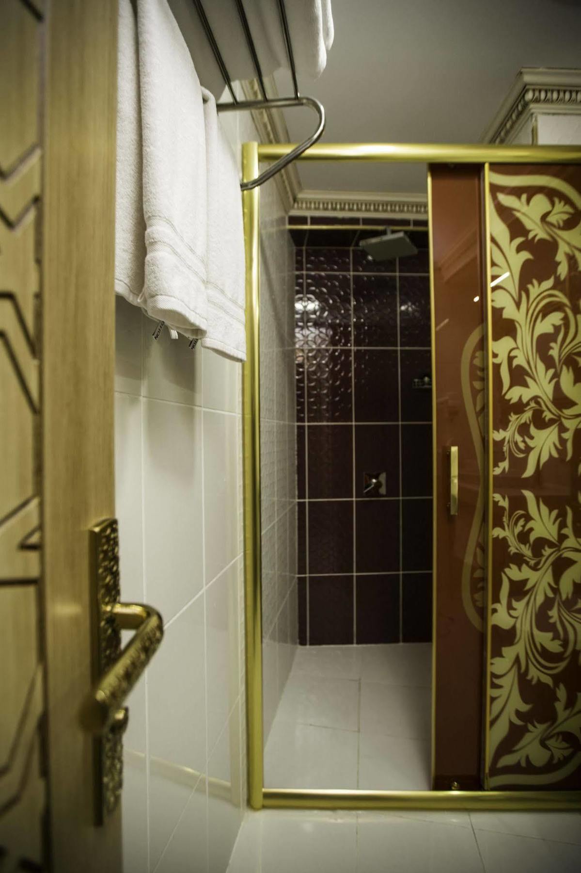 Phosphorion Hotel Istanbul Exterior photo A shower cubicle