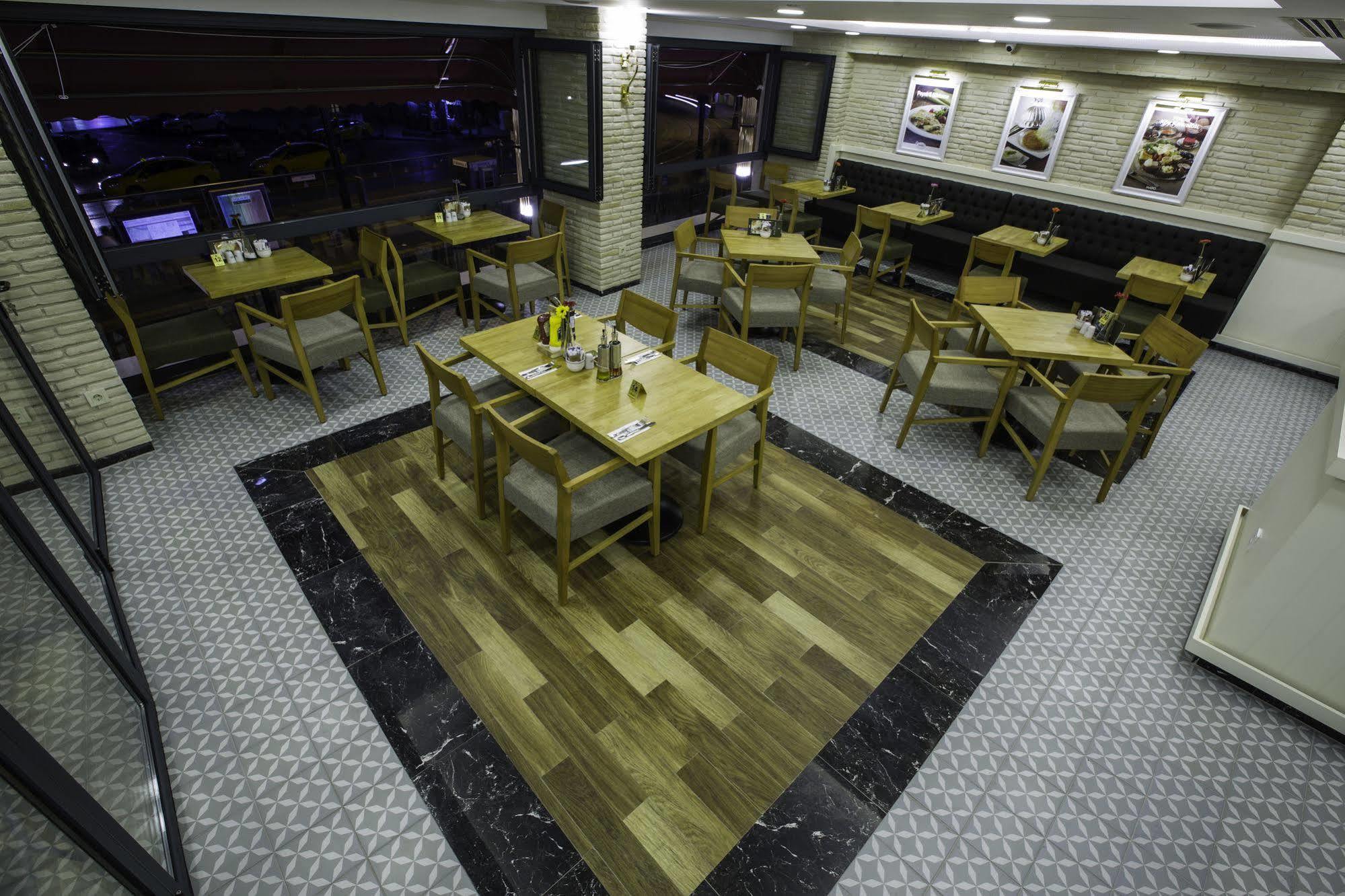 Phosphorion Hotel Istanbul Exterior photo Interior of a restaurant