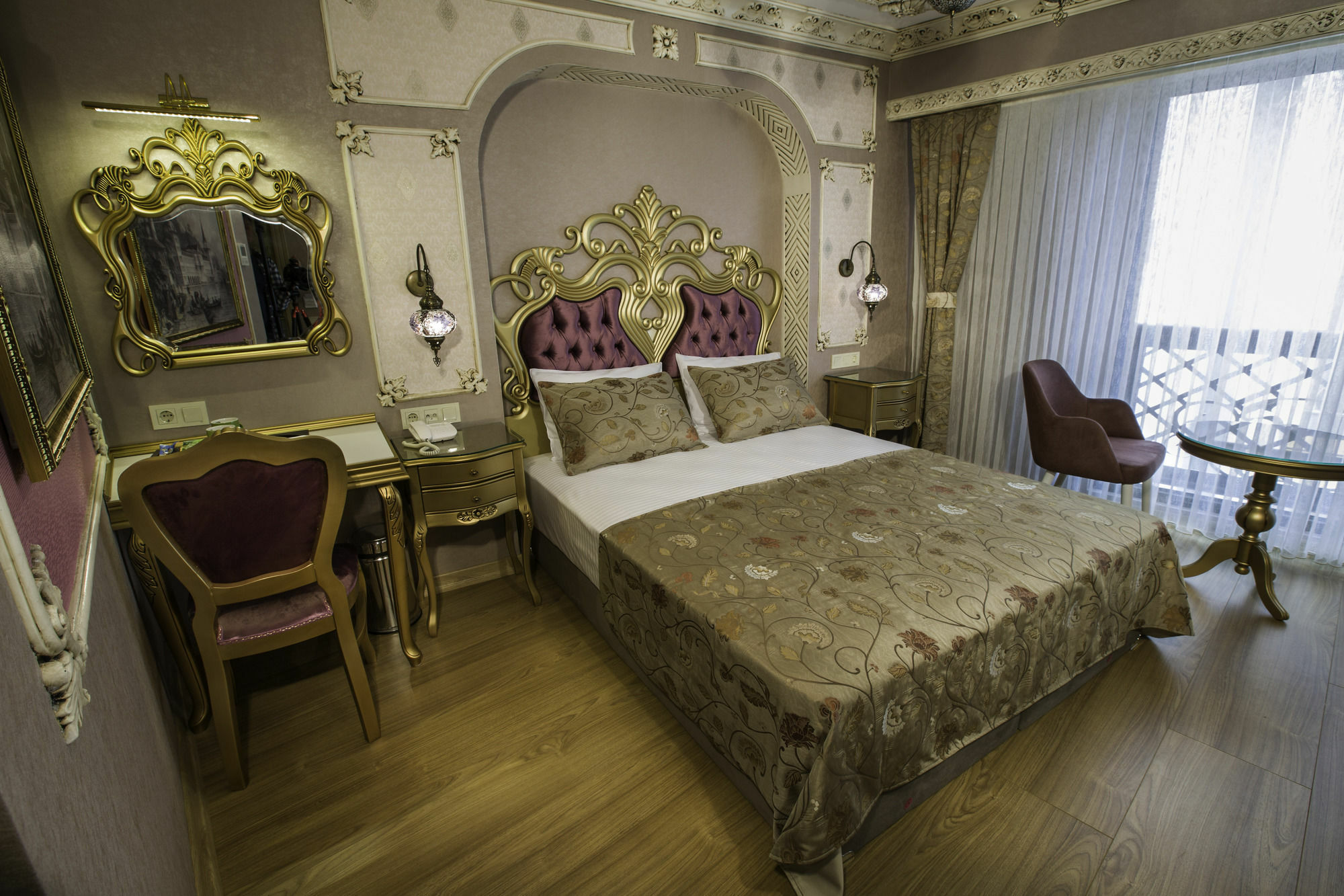 Phosphorion Hotel Istanbul Exterior photo A room at the hotel