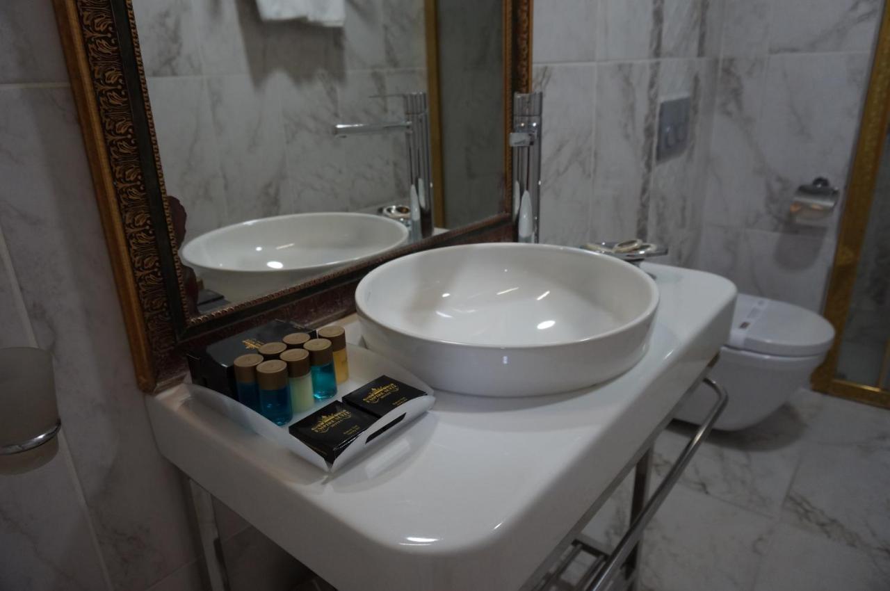 Phosphorion Hotel Istanbul Exterior photo Bathroom in a hotel
